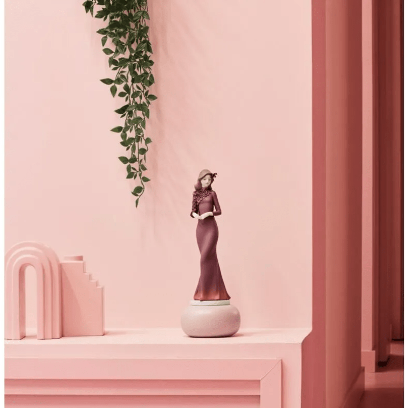 Lladro Inspiration Haute Allure Timeless Style. Limited Edition
