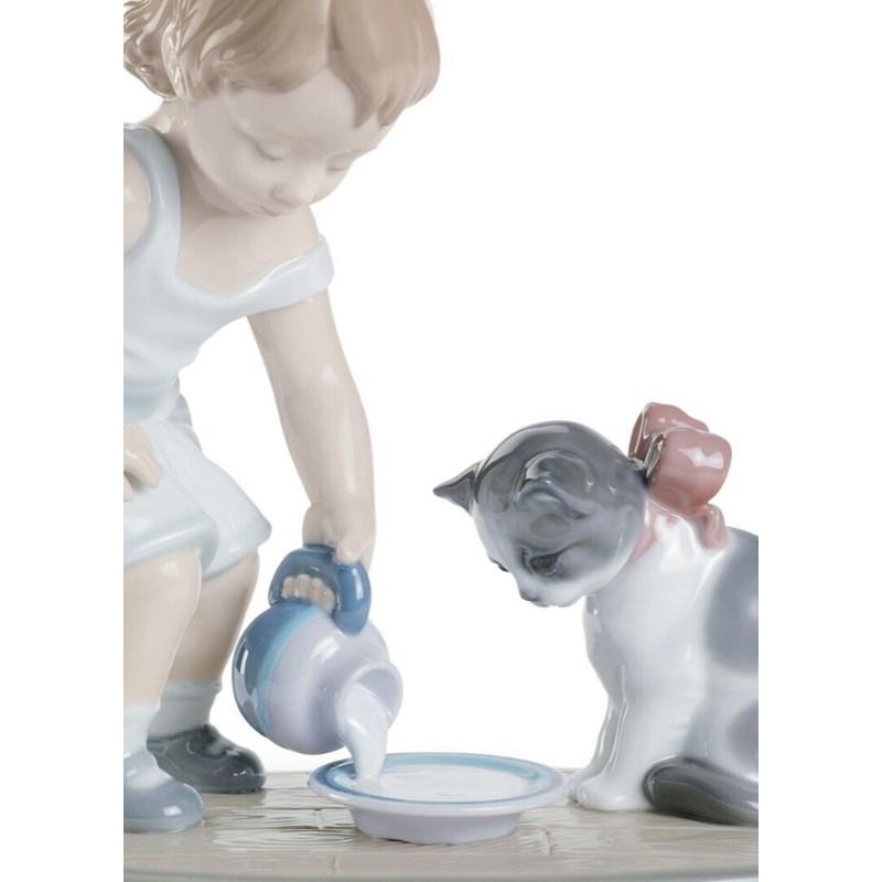 Lladro Inspiration Default Kitty's Breakfast Time Figurine