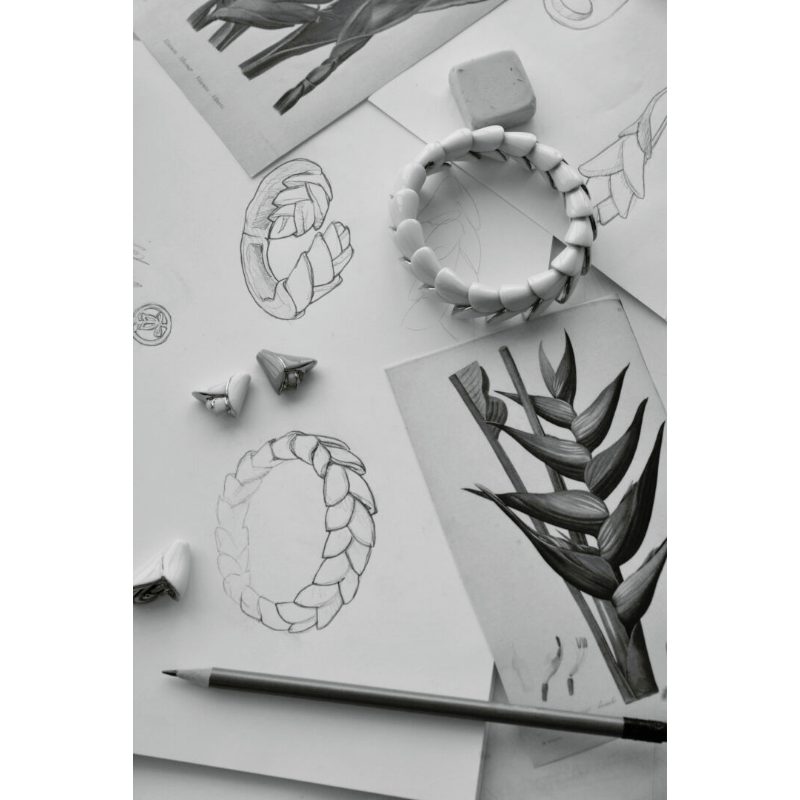 Lladro Inspiration Heliconia Bracelet. White